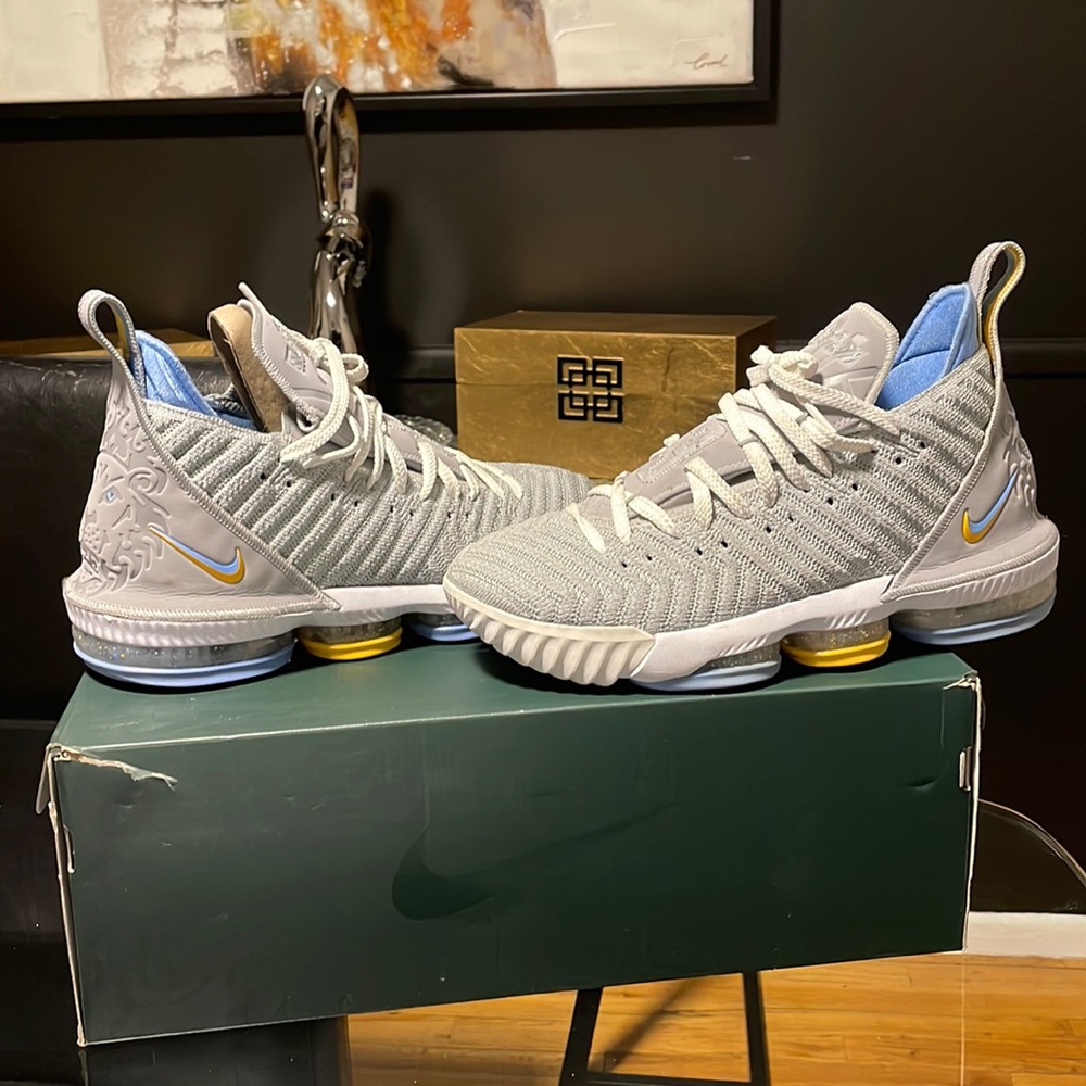LEBRON XVI very good condition! LEBRON 16